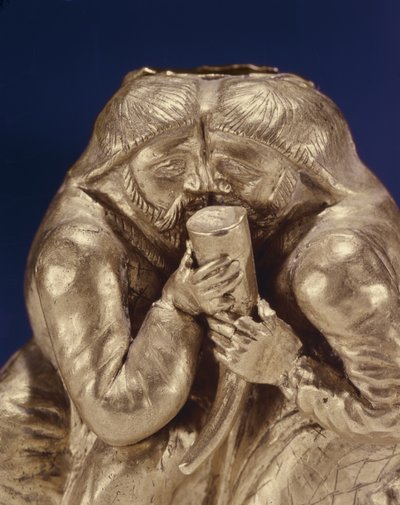 Placa representando dois Scythians compartilhando uma bebida (ouro) (detalhe de 343170) de Scythian