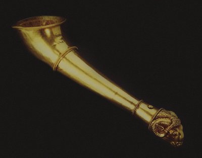 Rhyton Drinking Horn terminando na cabeça de um carneiro, meados do 5º cen. BC. de Scythian Art.