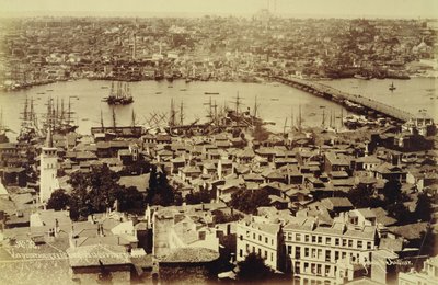Panorama com vista para Istambul e o Bósforo, c.1890 (foto em preto e branco) de Sebah and Joaillier