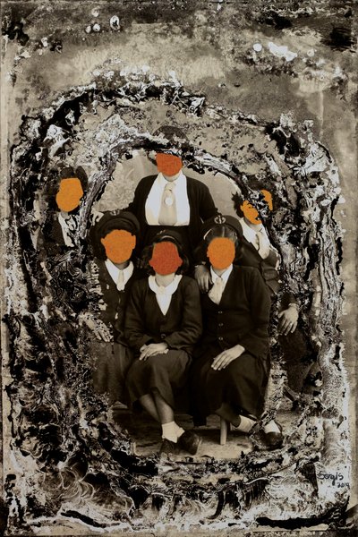 dia da formatura, 2019 (técnica mista) de Sergis Adamos