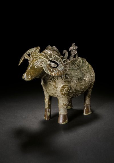 Recipiente de vinho em forma de carneiro ritual, Gong, final da Dinastia Shang (bronze) (ver também 3618607) de Shang Dynasty Chinese School