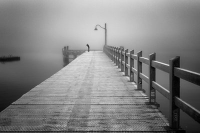 Misty Pier: Solidão de Shanrui Ren