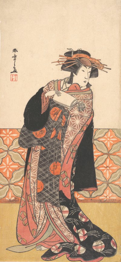 Nakamura Riko como cortesã ricamente vestida em pé em uma sala, ca. 1778. de Shunsho
