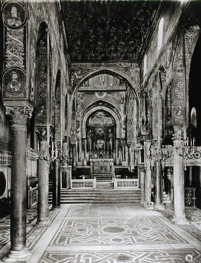 Vista interior da nave (foto a p/b) de Sicilian School