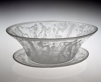 Centerpiece Bowl, projetado em 1920, feito 1929 (vidro) de Simon Gate
