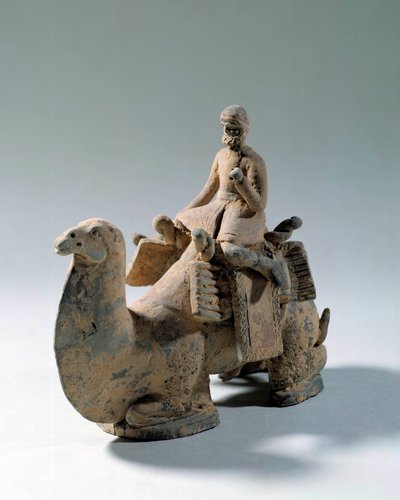 A civilização sogdiana: "camelo e camelo, transporte de seda" estátua funerária de Terracota. Século V ou VI. Paris, Museu Cernuschi de Sogdian Sogdian
