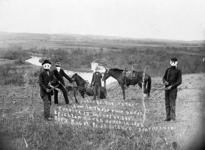 A "Guerra do Arame Farpado" no Nebraska 1884-1885: Proprietários de ranchos tentam tirar terras de fazendeiros opondo-se à demarcação do arame farpado - fotografia de Solomon D. Butcher de Solomon D. Butcher