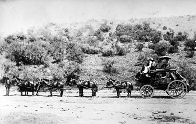 Diligência que entra em Pretória, c.1895 de South African Photographer