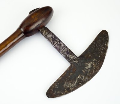 Gano, ou machado de batalha (ferro e madeira enegrecidos) de South African School