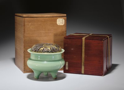 Grande incensário de tripé Longquan celadon com cobertura de metal dourado de pacote japonês (cerâmica) (ver também 349486) de Southern Song Dynasty Chinese School