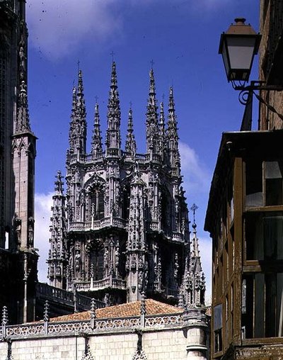 A lanterna (cimborio) provavelmente projetada por Juan de Langres (fl. 1522-40) construída por Felipe Vigarny e Juan de Vallejo (fl. 1518-69) completou 1568 de Spanish Colonial
