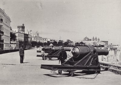 Cadiz: Bateria de San Carlos (b/w photo) de Spanish Photographer