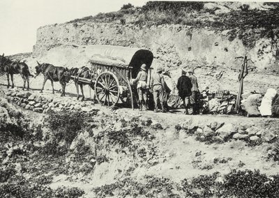Descarregando um carrinho de armas de fogo, a fim de escalar as colinas de Dersa, Tetouan, Marrocos de Spanish Photographer
