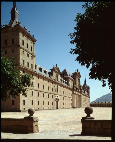 Vista da fachada principal do Royal Seat de Spanish School