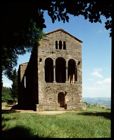 Vista da Igreja de Santa Maria de Spanish School