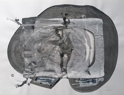Figura cinzenta abstrata de Stefano Mazzolini