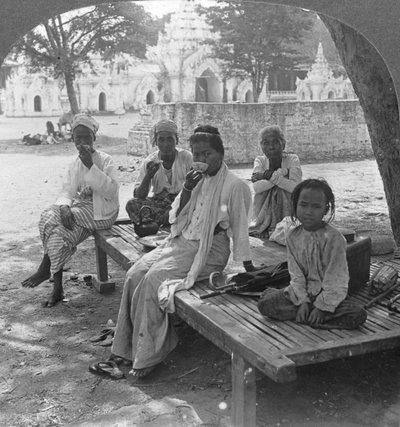 Uma bebida social de café, Mandalay, Birmânia, 1908. de Stereo Travel Co
