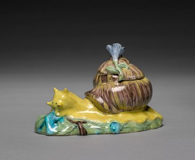 Par de Caixas Cobertas em Forma de Caracóis, c. 1750. de Strasbourg Factory