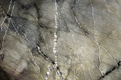 Veios naturais na rocha de Studio Meikle