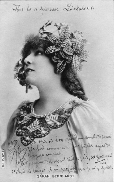 Henriette Rosine Bernard aka Sarah Bernhardt (1844-1923) no papel de "A princesa distante", uma peça de teatro de Edmond Rostand (foto a p/b) de Studio Reutlinger