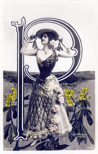 P: Mlle Lolita, artista dos anos 1900 - Alfabeto em cartão postal de Studio Reutlinger