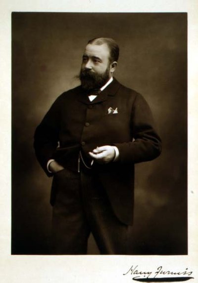 Harry Furniss (1854-1925), ilustrador e caricaturista, retrato fotográfico (foto a p/b) de Studio Walery