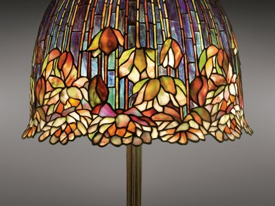 Um abajur &39;Pond Lily&39;, c.1903 (vidro com chumbo e bronze patinado) de Studios Tiffany