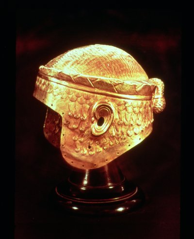 Electrum Capacete do Rei Mes-Kalem-Dug, c.2500-2400 aC (ouro batido) (ver também 161987) de Sumerian