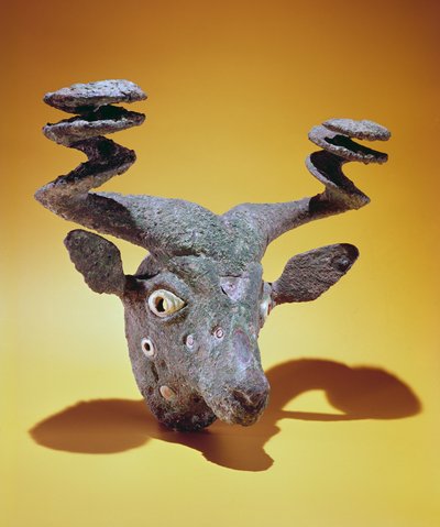 Cabeça de um Touro, do Iraque, c.2000 aC (bronze e concha) de Sumerian