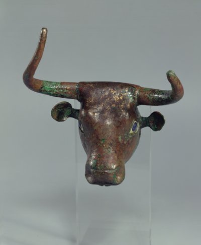 Cabeça de um touro, com a inscrição da Suméria real, monte para uma peça de mobília ou para uma harpa, de Telloh (antigo Girsu) do início do período dinástico, c.2500-2400 aC (cobre) (ver também 208504) de Sumerian