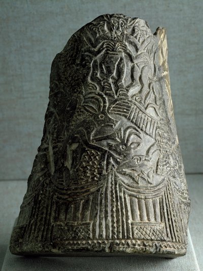 Civilização suméria: fragmento de vaso de cobra do leste do Irão. Dim. 22,5 cm Período do fim das dinastias arcaicas (2500 a.C.) Bagdá, Museu Nacional do Iraque de Sumerian Sumerian