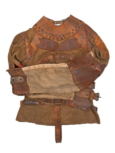 Camisa-força de propriedade de Harry Houdini, c.1915 (lona cáqui, couro e rebites de metal) de Swanfeldt Tent and Awning Co.