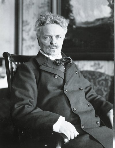 August Strindberg em sua casa em Estocolmo (foto a p/b) de Swedish Photographer
