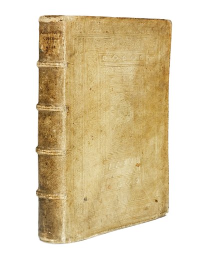 "On the Revolutions celestial orbs", de Nicholas Copernicus, e "The History of the revolutions of Nicholas Copernicus first story", de John Rheticus, duas obras em um volume, Basel: de Swiss School