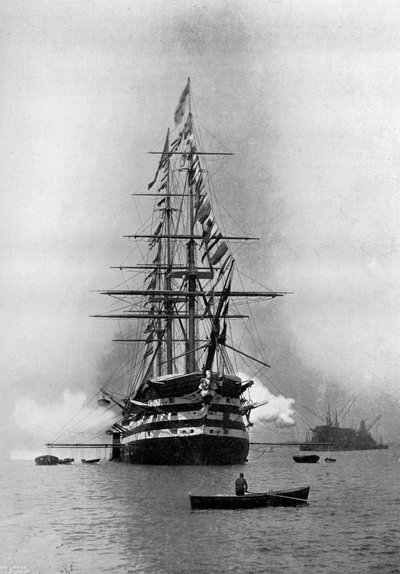 HMS Duke of Wellington disparando uma saudação real como carro-chefe em Portsmouth, Hampshire, 1896. de Symonds and Co