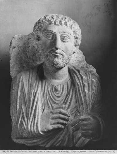 Relevo funerário de uma figura masculina, de Palmyra, Síria de Syrian School