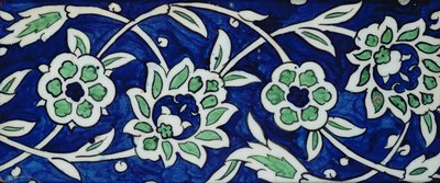 Azulejo com peônias e rosetas (louça de barro com underglaze colorido) de Syrian School