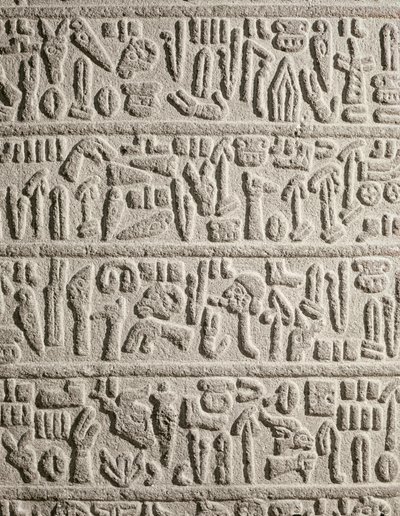Fragmento de escrita hieroglífica contando a vida do rei Katusas, hitita de Syrian Syrian