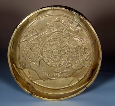Arte Oriental: caça ao patere em ouro, por volta de 1200 AC. realizada na Síria. Paris, Musee Du Louvre de Syrian Syrian