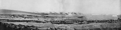 Um panorama de Cape Roberts olhando para o norte, c1911, 1913. de T. Griffith Taylor