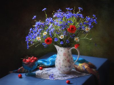Flores de verão e cerejas de Tatyana Skorokhod