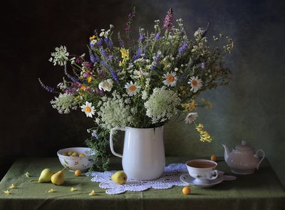 Mesa com flores silvestres de verão de Tatyana Skorokhod