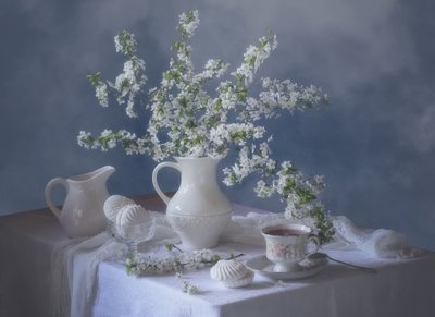 Hora do Chá com Flores Brancas de Tatyana Skorokhod