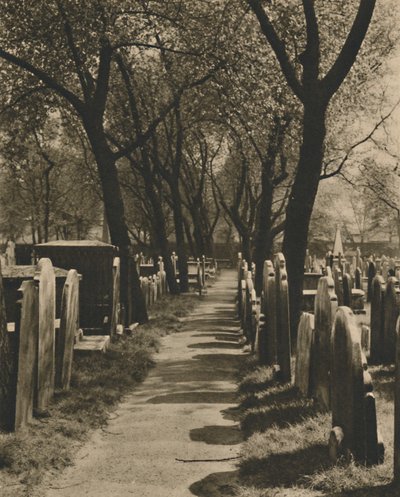 No cemitério de dissidentes em desuso em Bunhill Fields, c1935. de Taylor