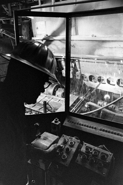 Sala de controlo para o processamento de minério de cobre na fábrica da Phelps Dodge em El Paso TX Electrol... de Ted Spiegel