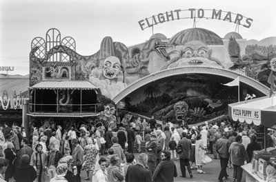 Entrada para a exposição Flight to Mars na Feira Mundial de Seattle de Ted Spiegel
