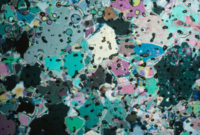 Os cristais de gelo num núcleo reflectem cores em diferentes ângulos de Ted Spiegel