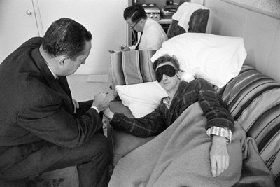 Doente mental submetido a terapia e experimentação psicofarmacológica de Ted Spiegel