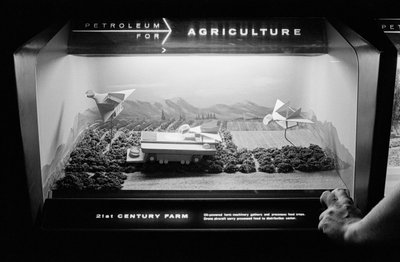 Exposição de modelos do futuro conceito de agricultura mecanizada utilizando máquinas na Feira Mundial de Seattle de Ted Spiegel