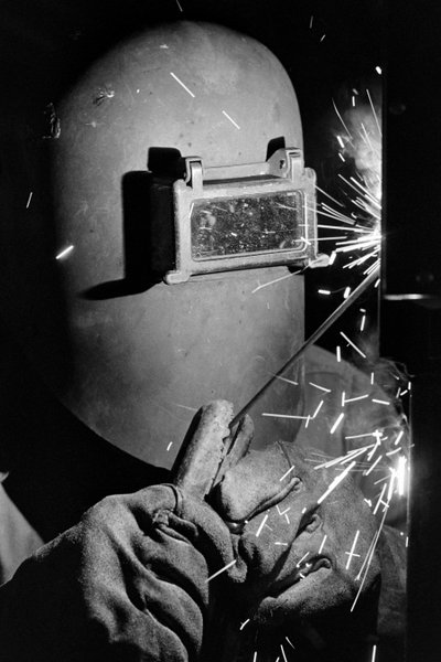 Soldador na fundição Phelps Dodge Smelter Douglas Arizona, fundição de cobre da fábrica Phelps Dodge... de Ted Spiegel